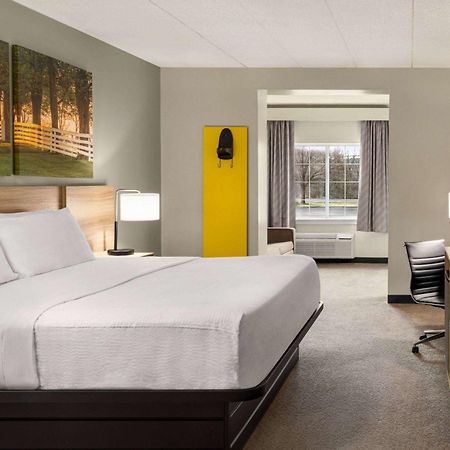 Days Inn & Suites By Wyndham Lancaster Amish Country Mountville Kültér fotó
