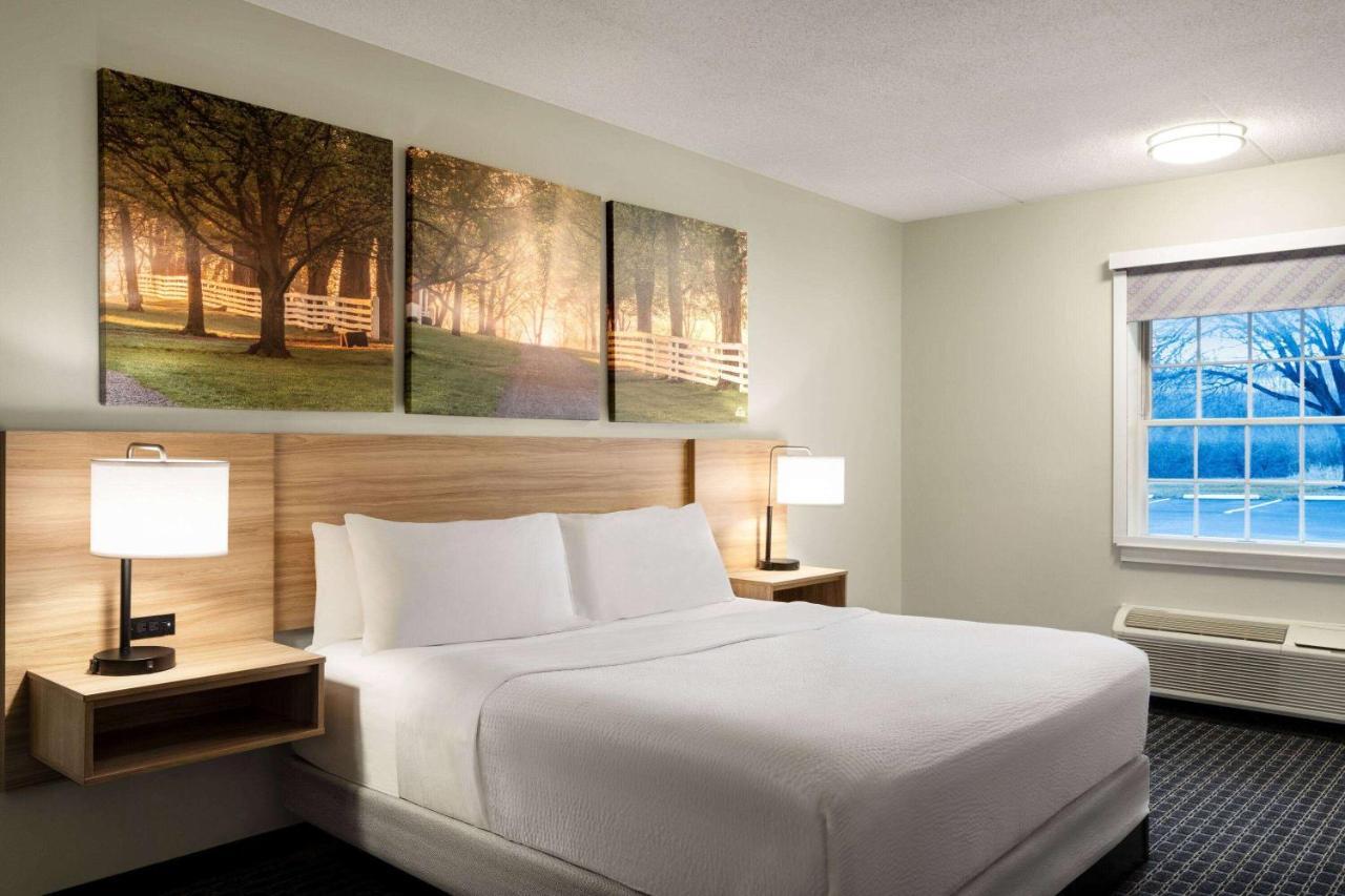 Days Inn & Suites By Wyndham Lancaster Amish Country Mountville Kültér fotó