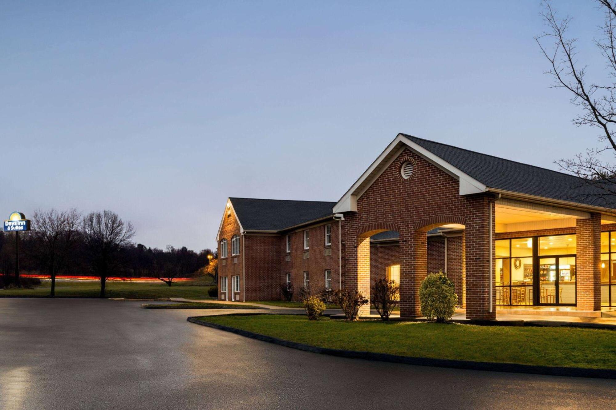Days Inn & Suites By Wyndham Lancaster Amish Country Mountville Kültér fotó