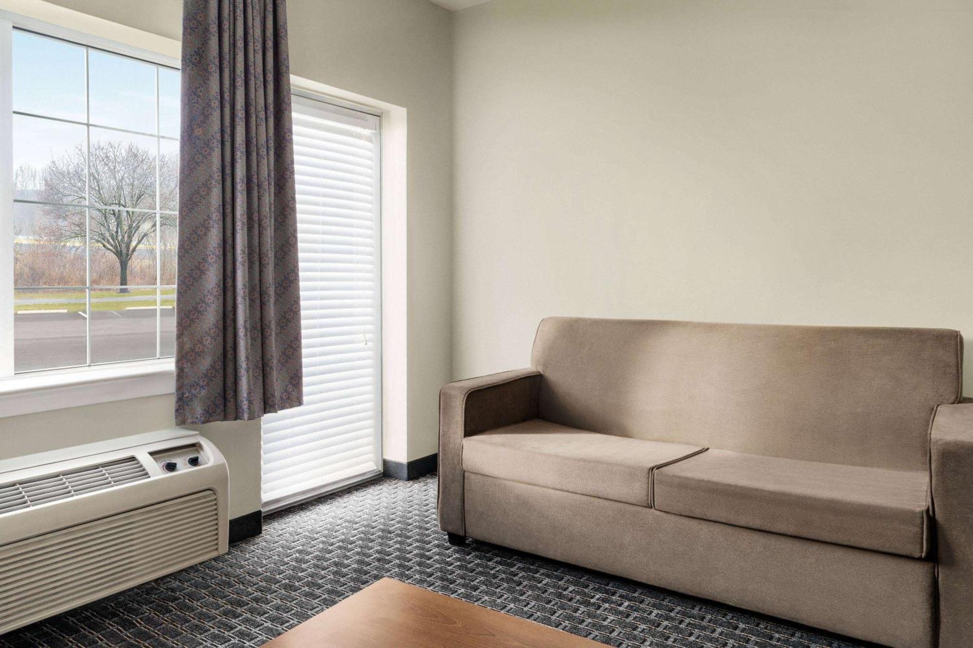 Days Inn & Suites By Wyndham Lancaster Amish Country Mountville Kültér fotó