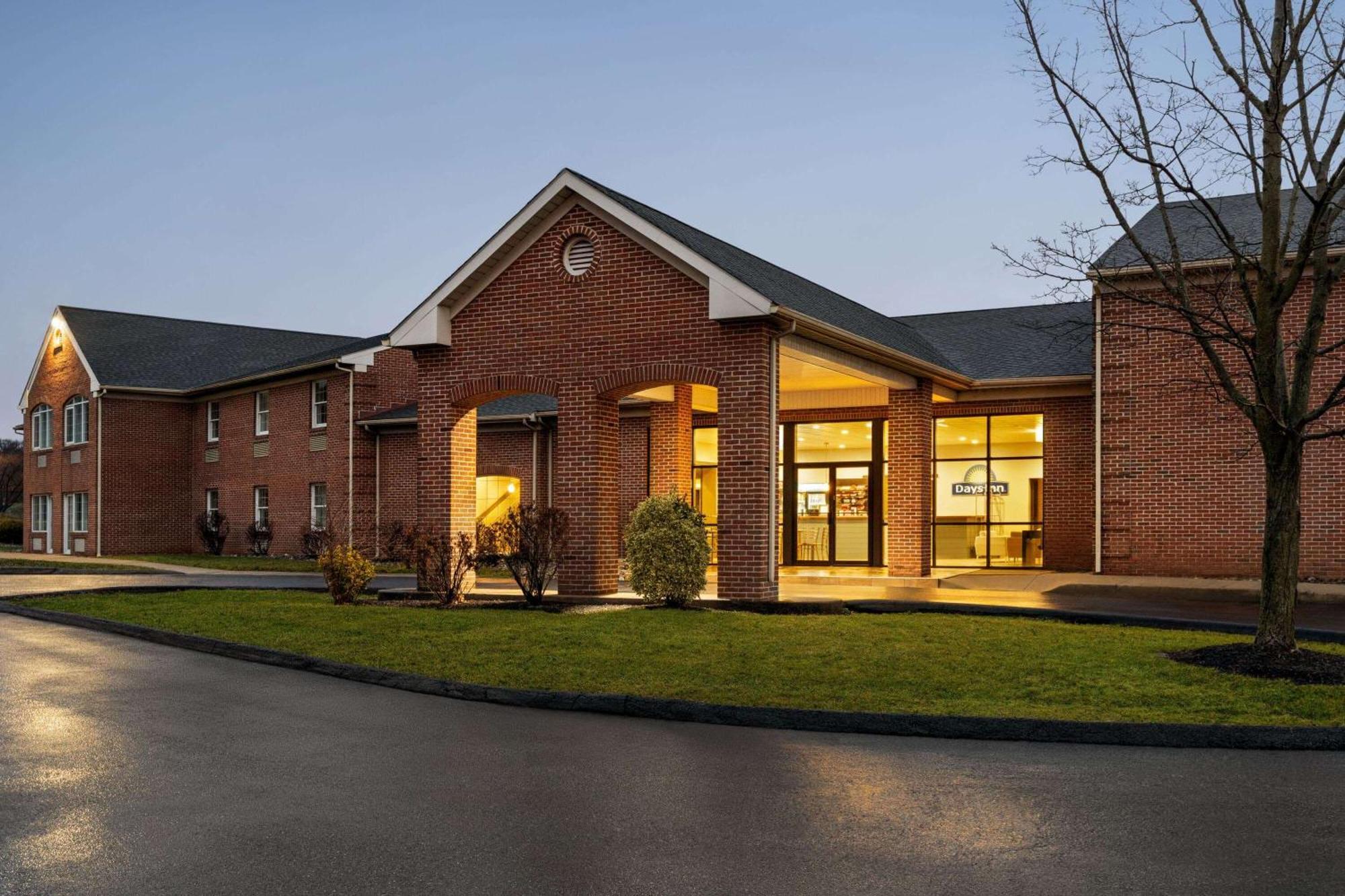 Days Inn & Suites By Wyndham Lancaster Amish Country Mountville Kültér fotó