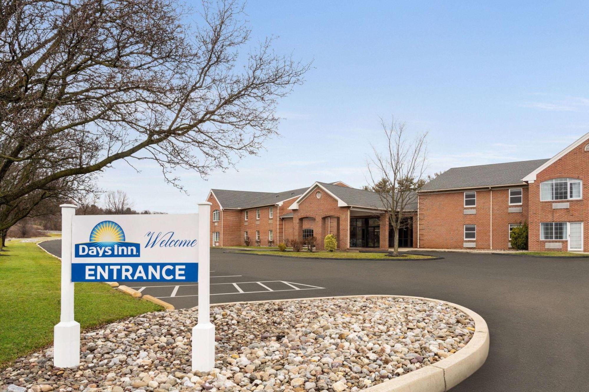 Days Inn & Suites By Wyndham Lancaster Amish Country Mountville Kültér fotó